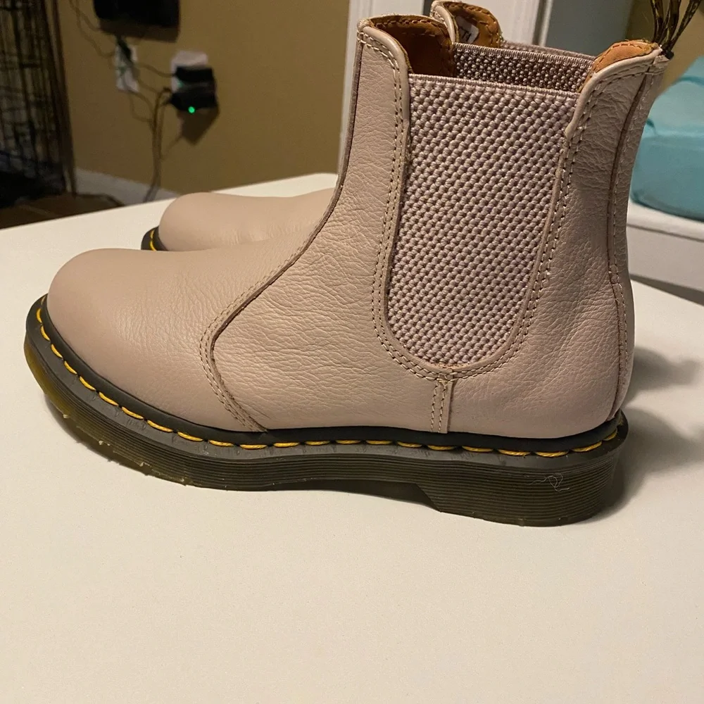 Dr. Martens Women’s 2976 Virginia Chelsea Boots in Vintage Taupe - Picture 2 of 5